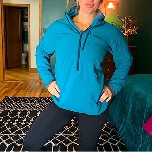 Women’s blue patogonia winter jacket with zipper size medium NWOT